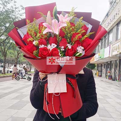 海口19朵红玫瑰百合，与你幸福前行