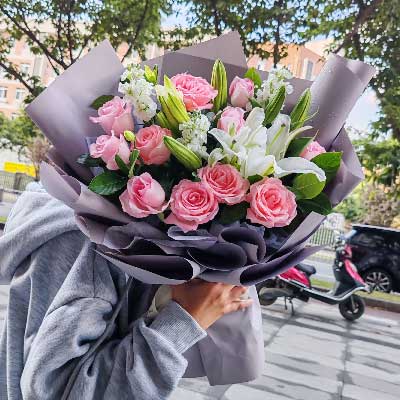海口11朵戴安娜粉玫瑰百合，与你一起追逐梦想