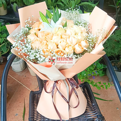 海口33朵香槟玫瑰百合，心里永远是你