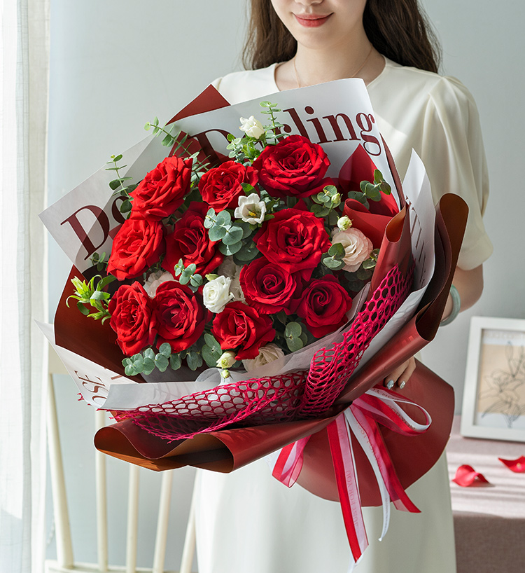 海口女朋友生日,送玫瑰花束合适还是百合花更好?